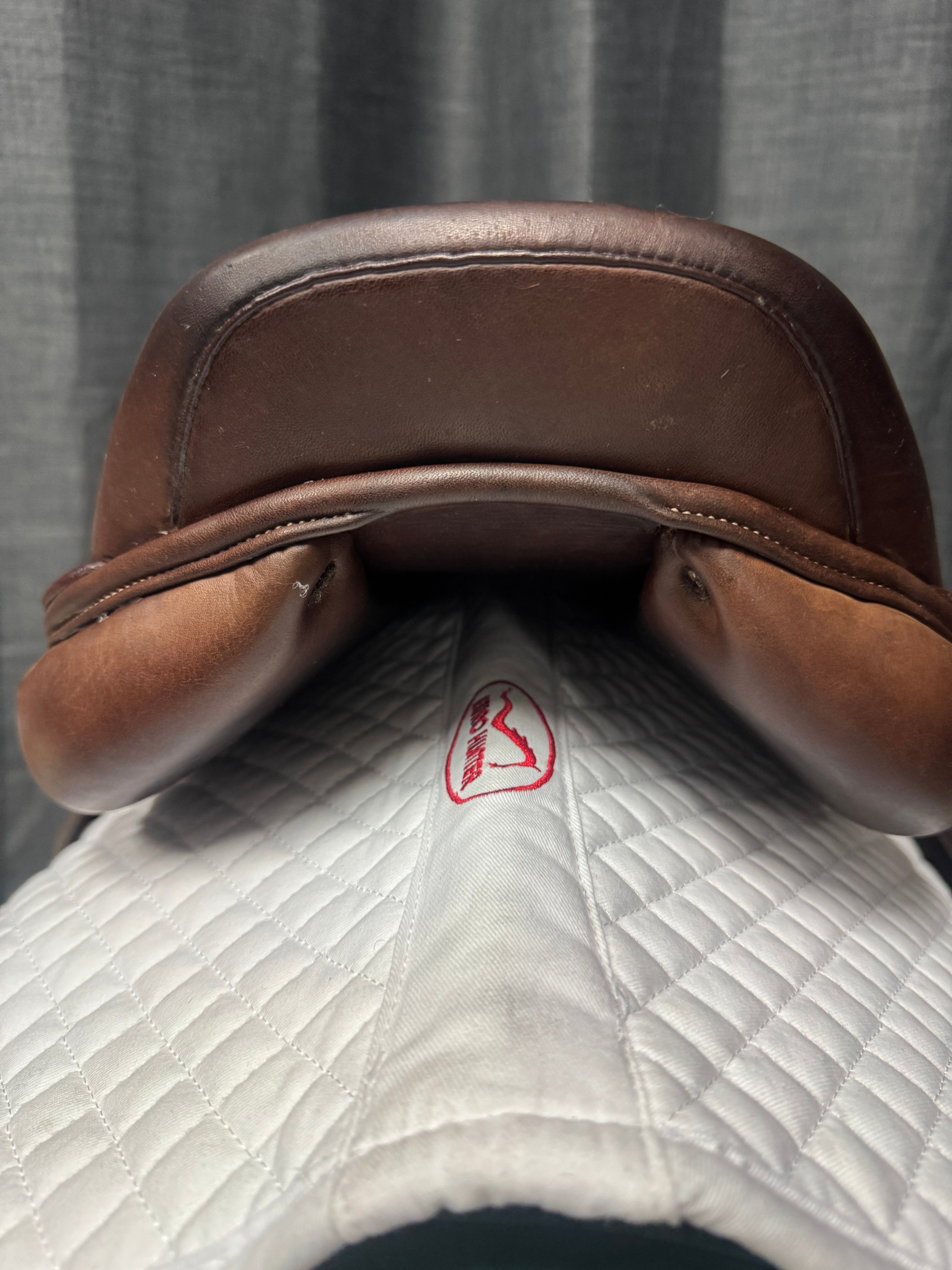 Pre-loved Collegiate Astute Close Contact Jump Saddle 17"