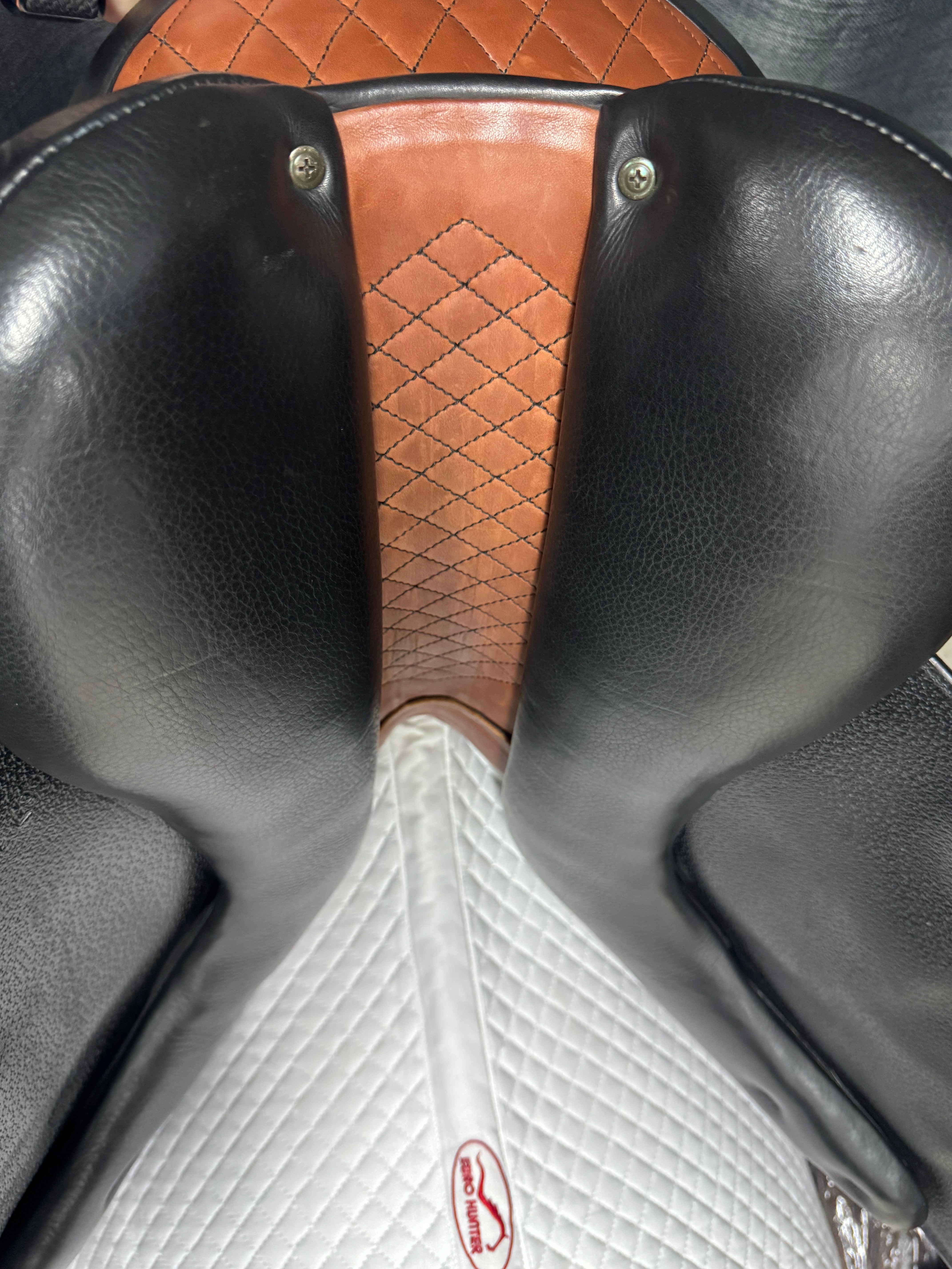 Pre-loved Enzo Treviso Lucia Mono Dressage Saddle 17"