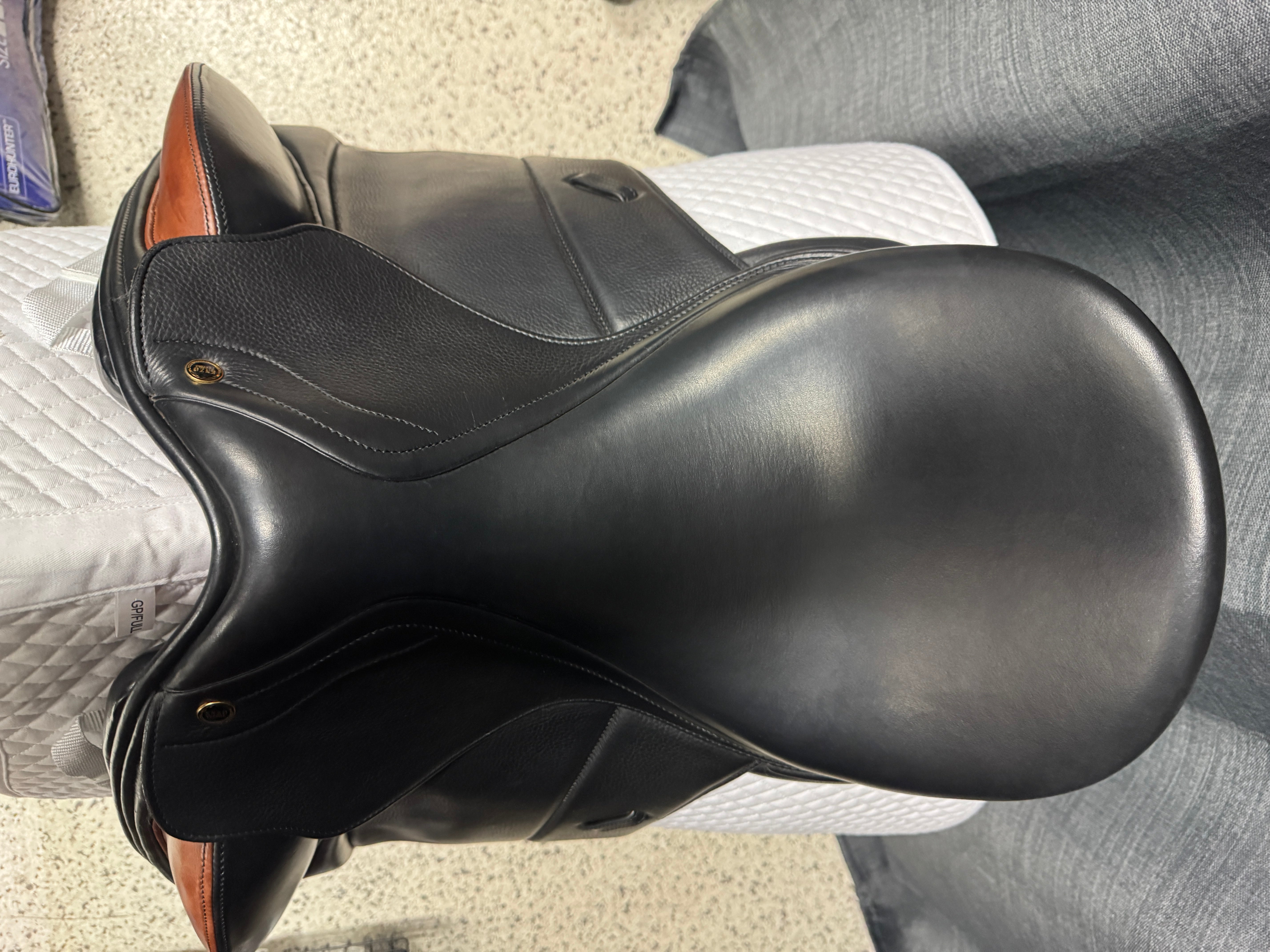 Pre-loved Enzo Treviso Lucia Mono Dressage Saddle 17"