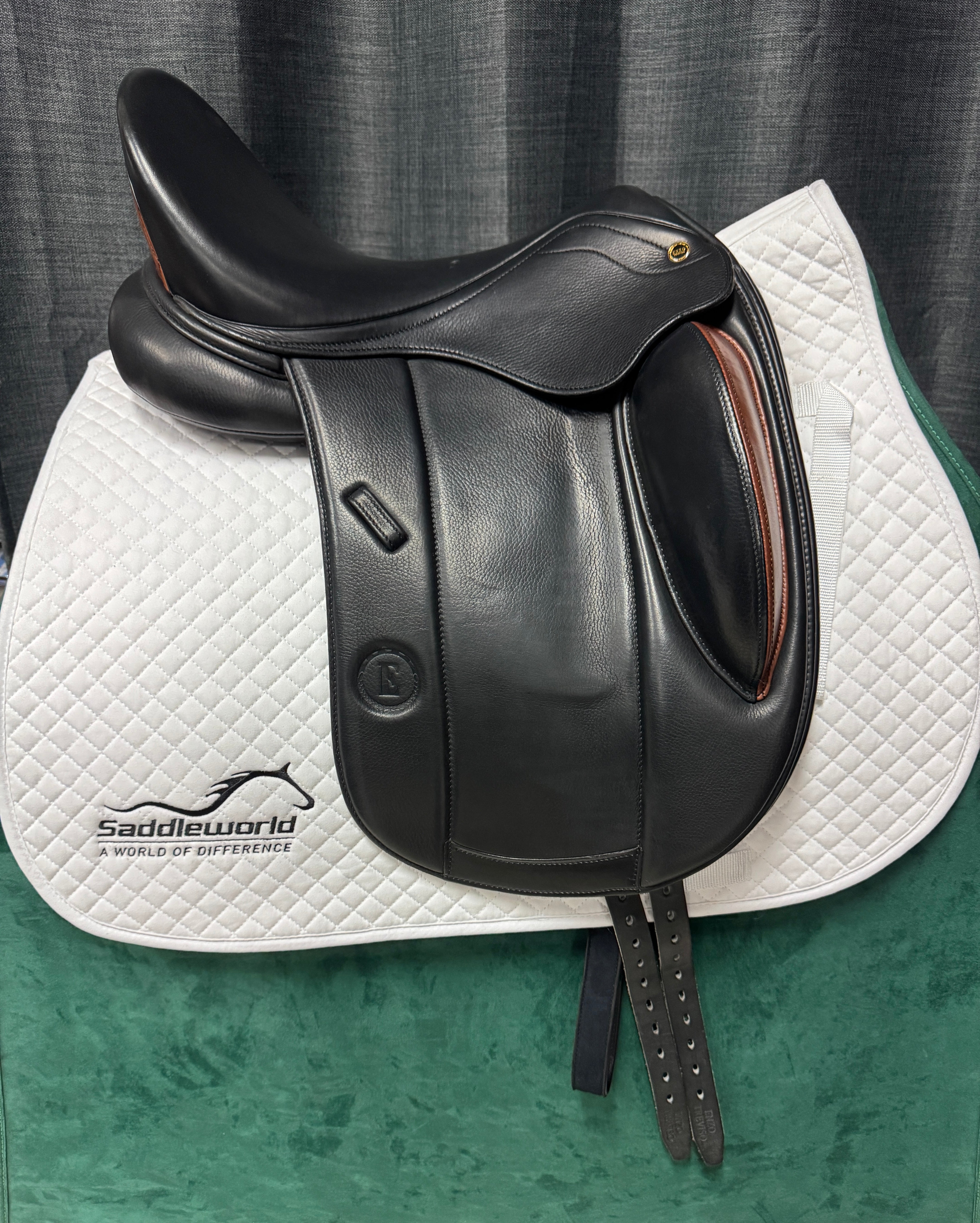Pre-loved Enzo Treviso Lucia Mono Dressage Saddle 17"