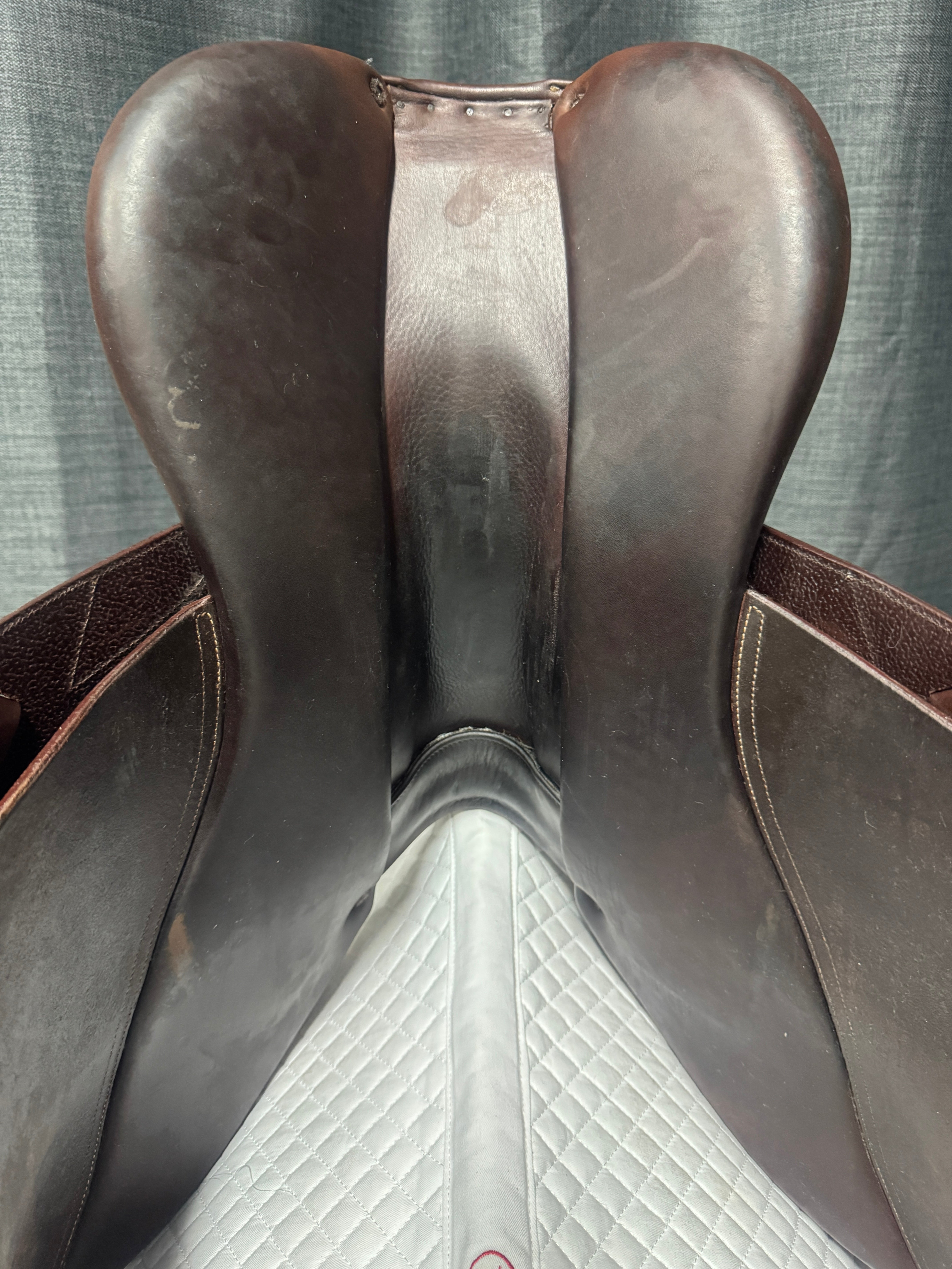 Pre-loved Collegiate Astute Close Contact Jump Saddle 17"