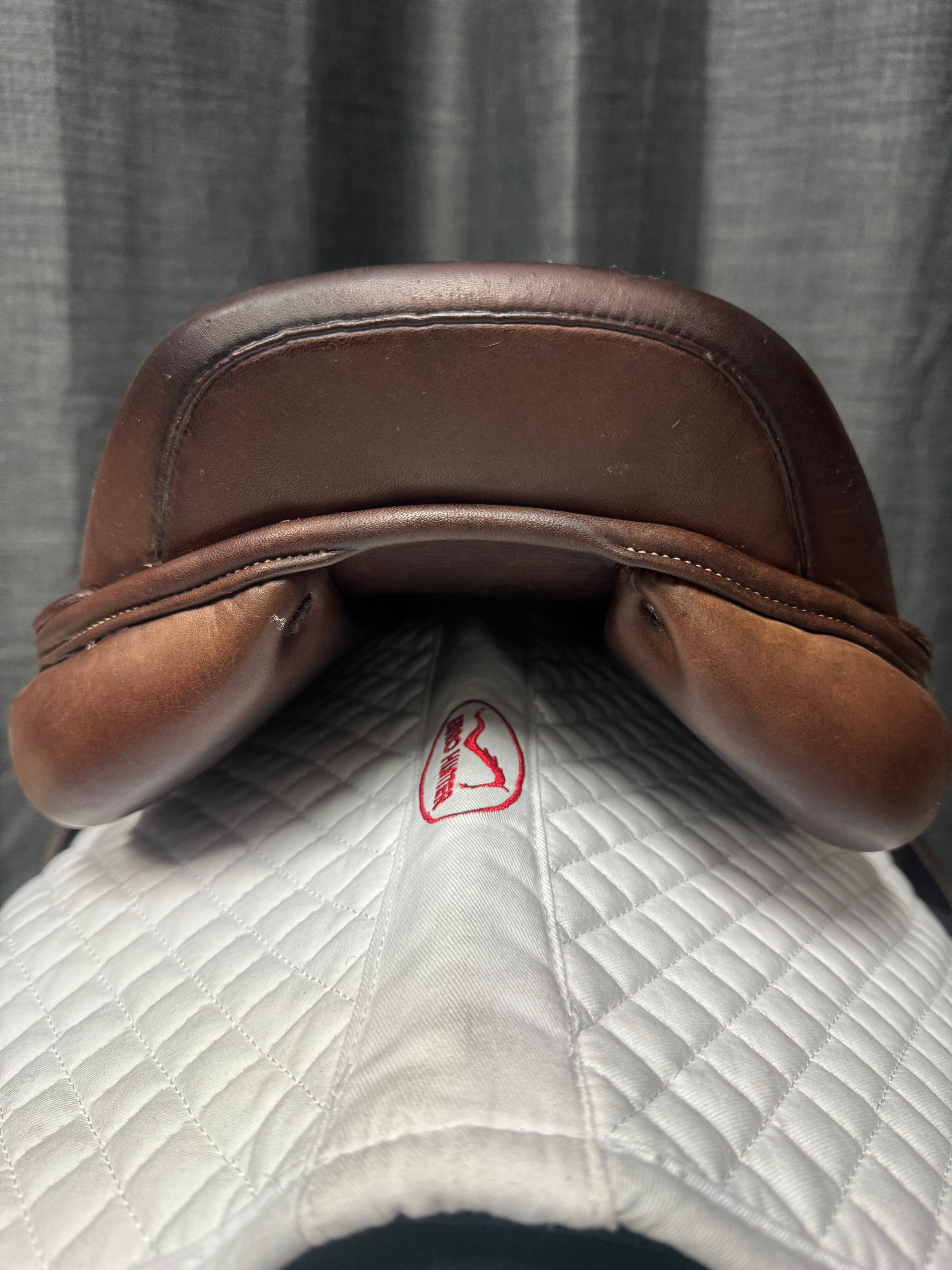 Pre-loved Collegiate Astute Close Contact Jump Saddle 17"