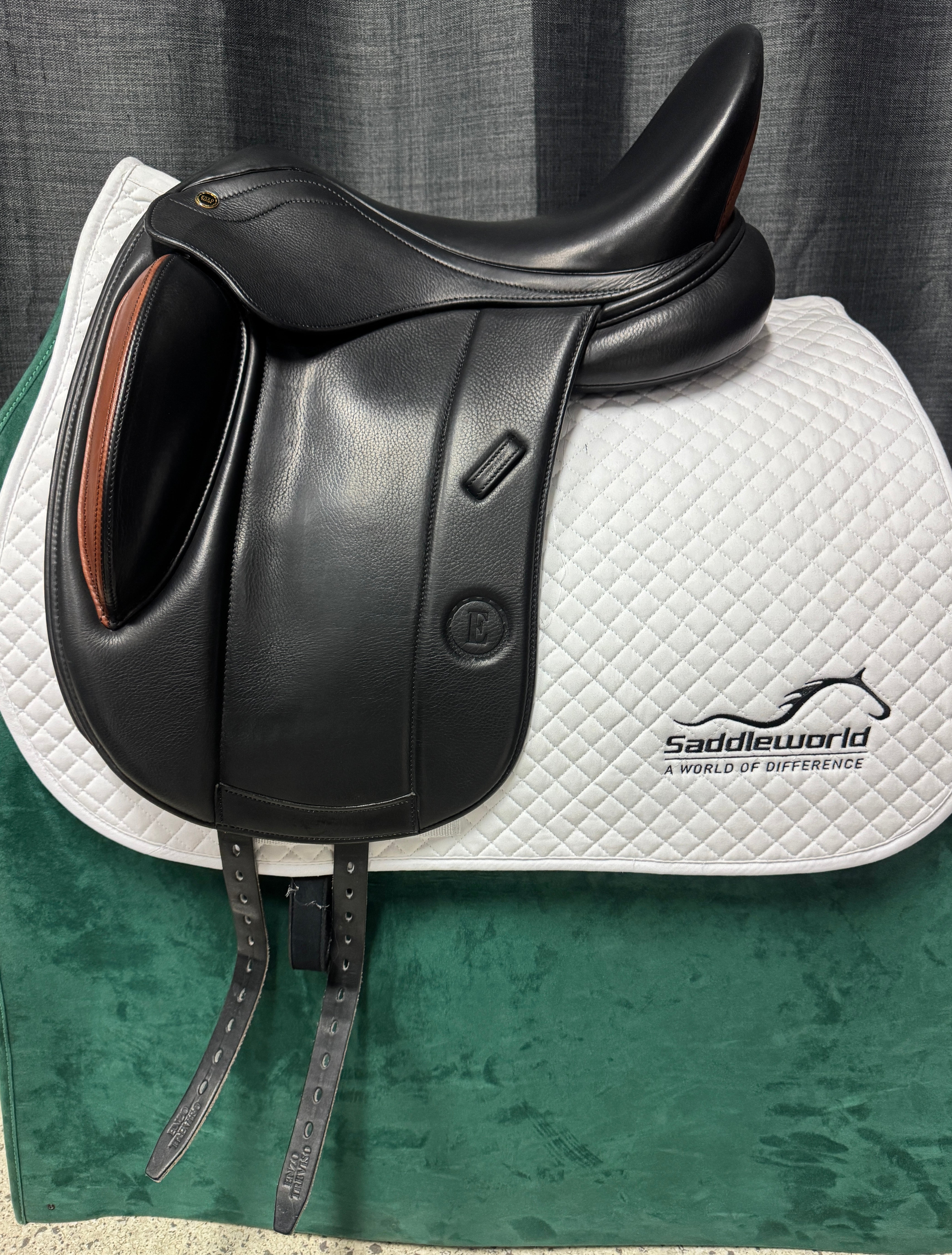 Pre-loved Enzo Treviso Lucia Mono Dressage Saddle 17"