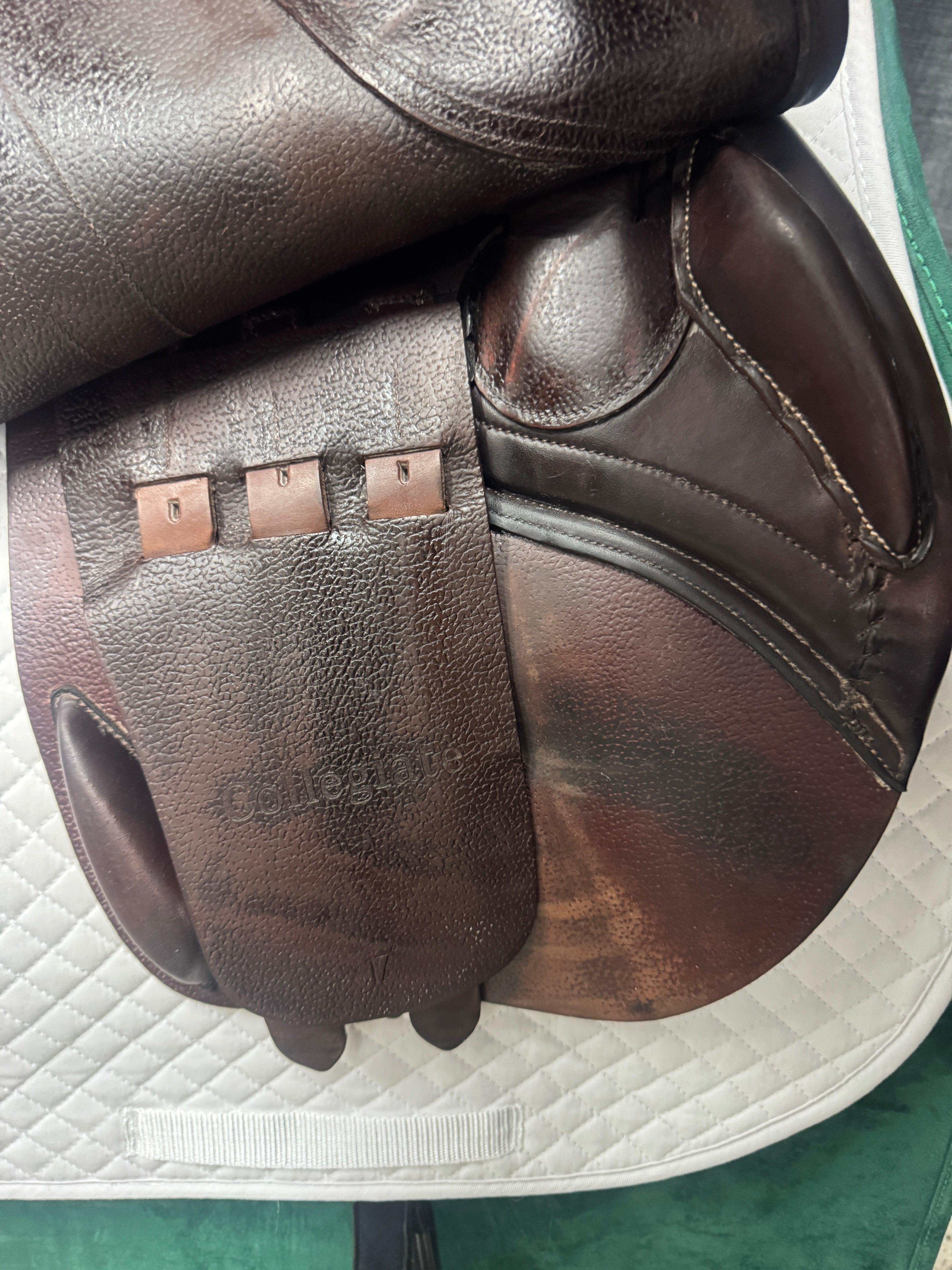 Pre-loved Collegiate Astute Close Contact Jump Saddle 17"