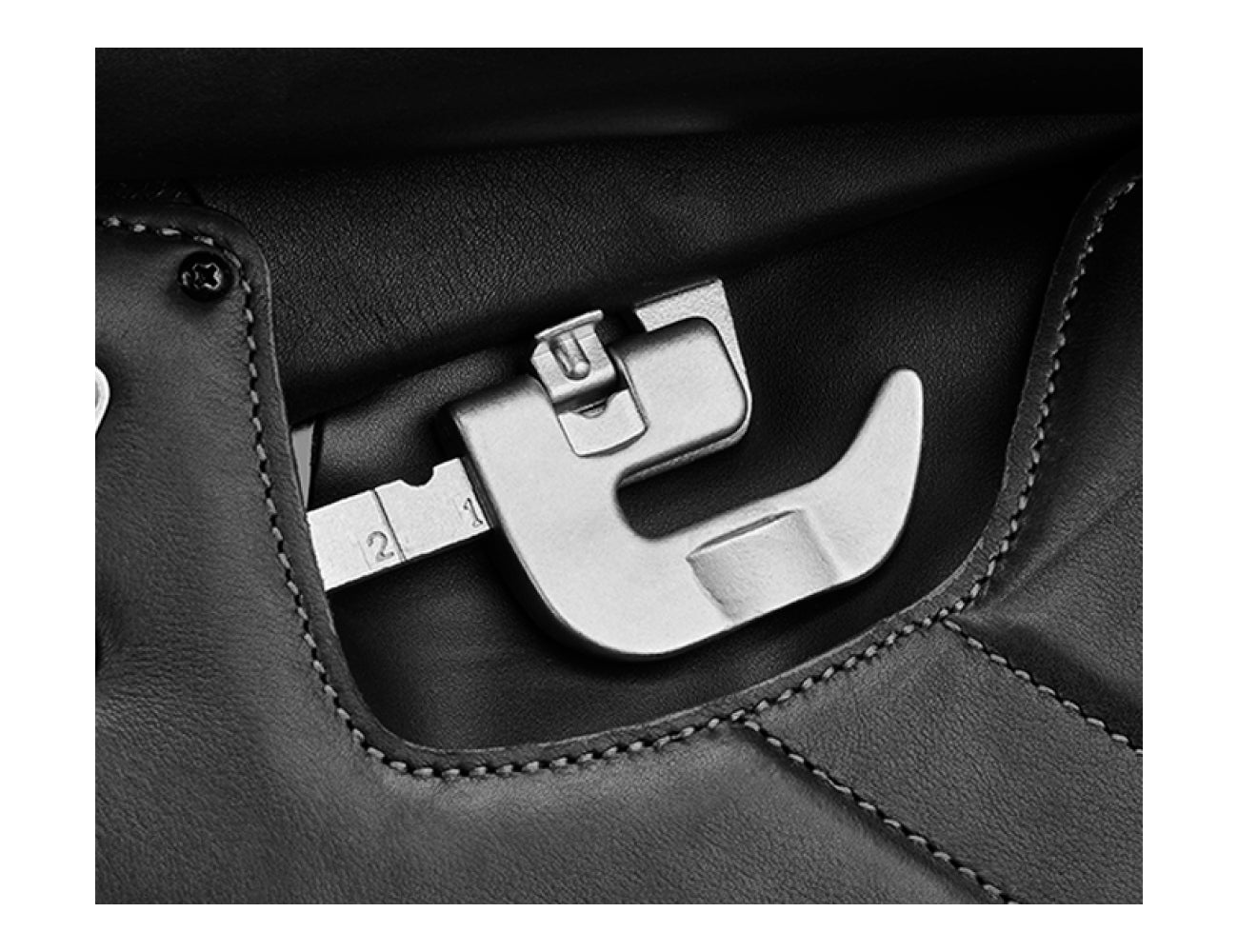 Bates Apex Jump Saddle