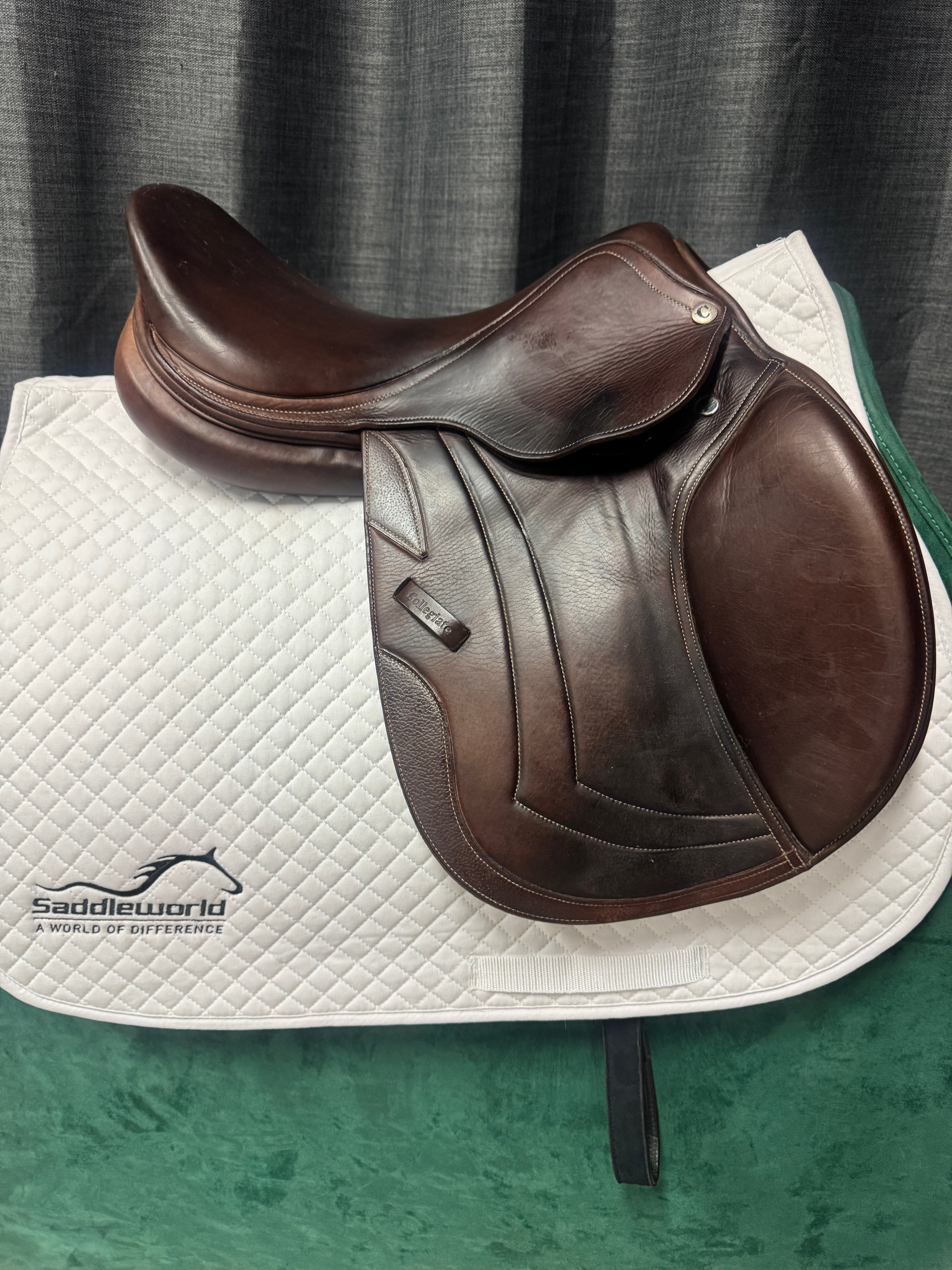 Pre-loved Collegiate Astute Close Contact Jump Saddle 17"