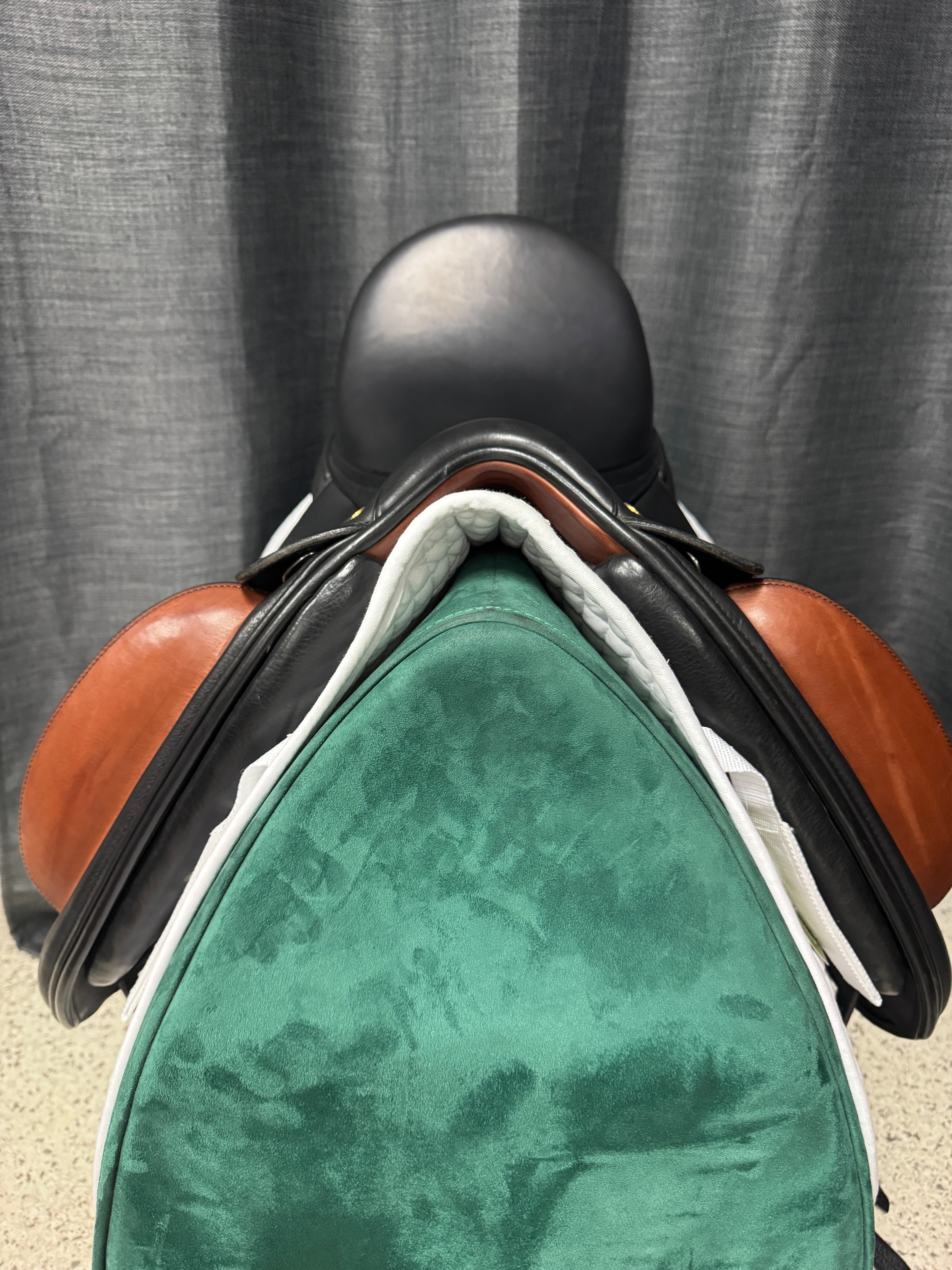 Pre-loved Enzo Treviso Lucia Mono Dressage Saddle 17"