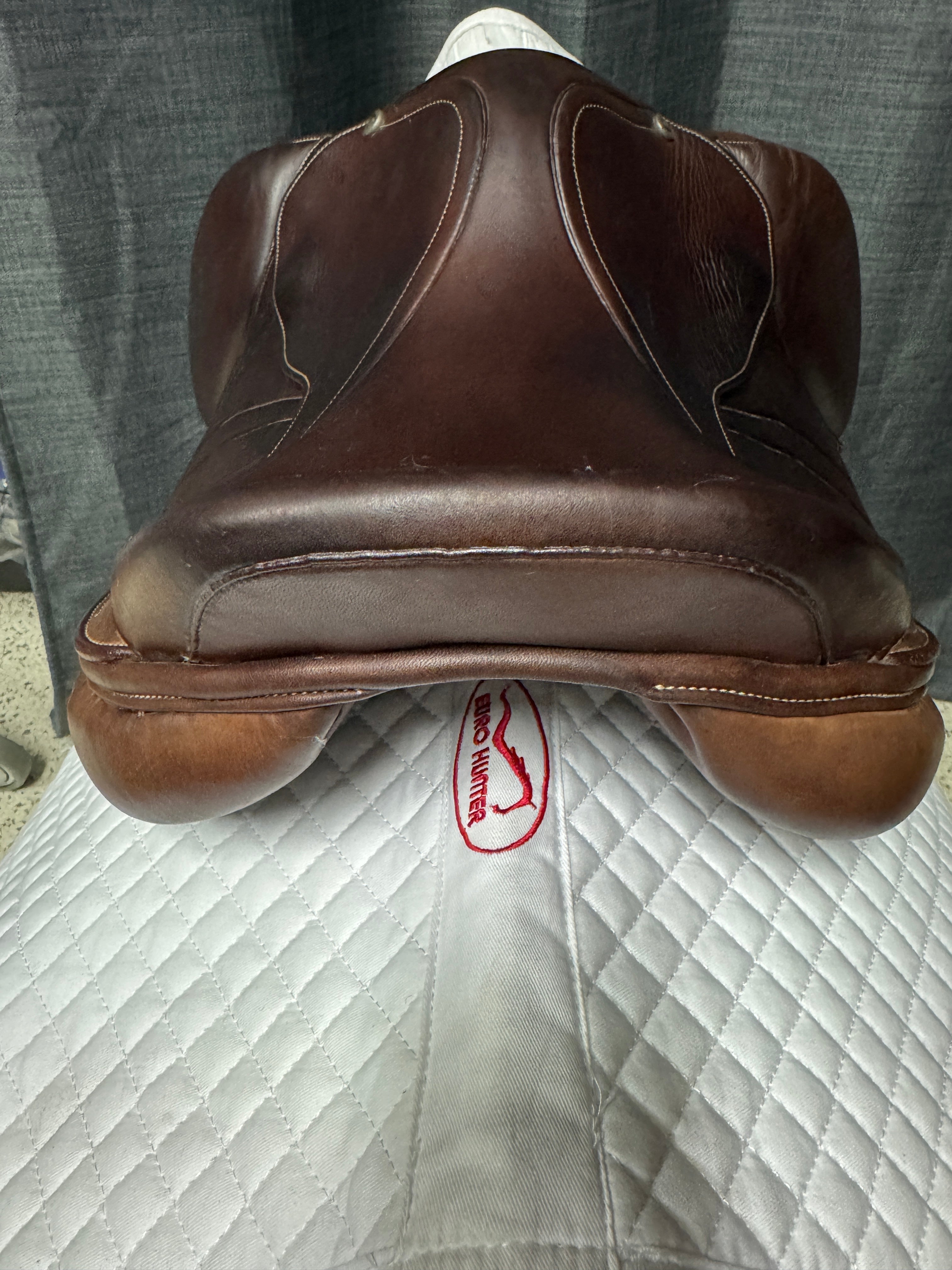 Pre-loved Collegiate Astute Close Contact Jump Saddle 17"