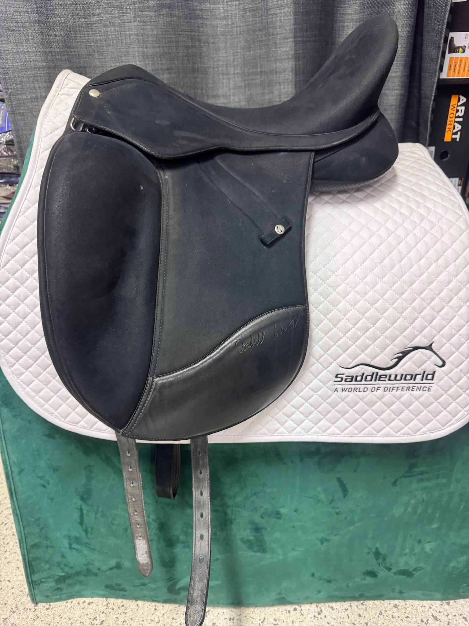 Pre-Loved 2018 Wintec Isabell Dressage 17"