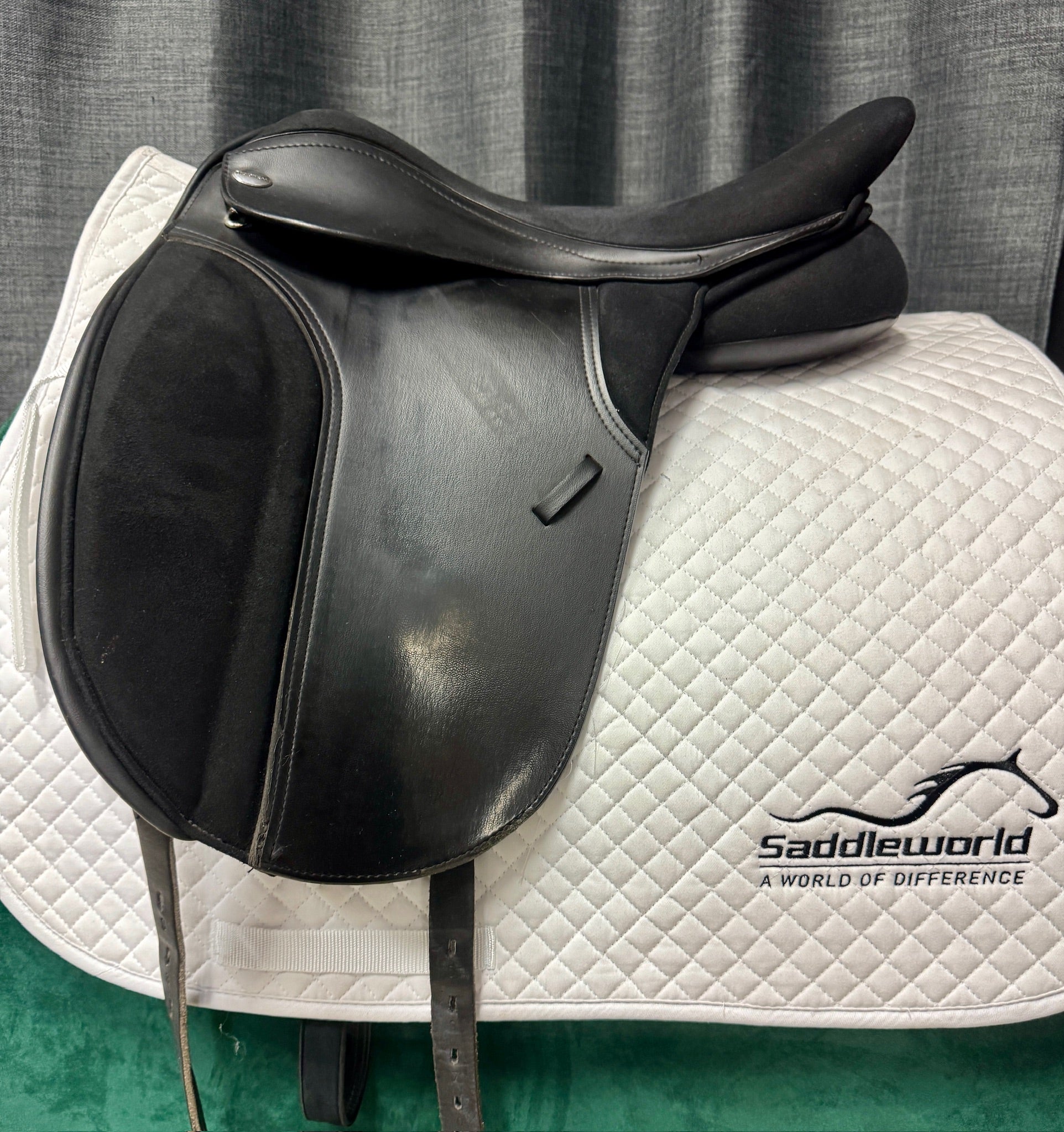 Pre-Loved Thorowgood T4 Dressage 17"