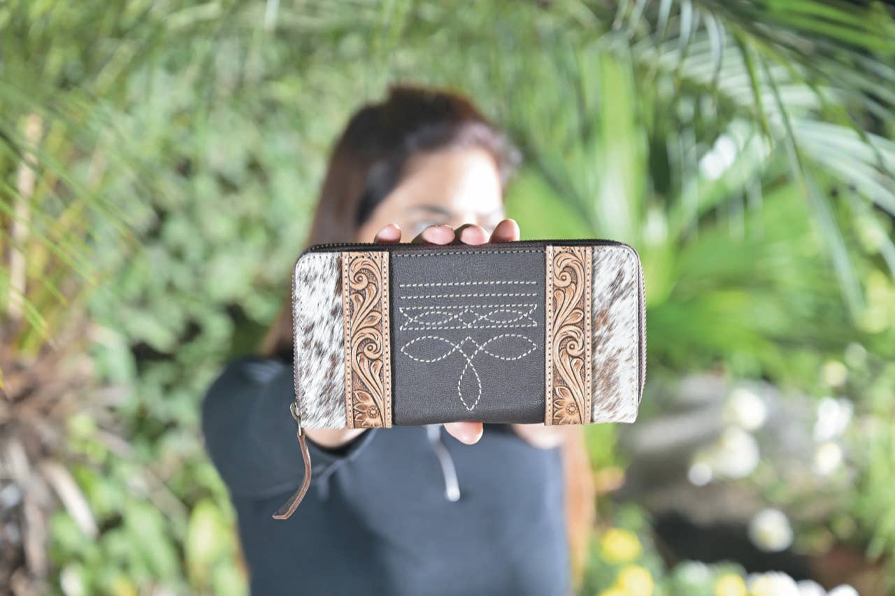 The Design Edge Moore Cowhide & Tooling Leather Boot Stitch Zip Wallet (AW32)