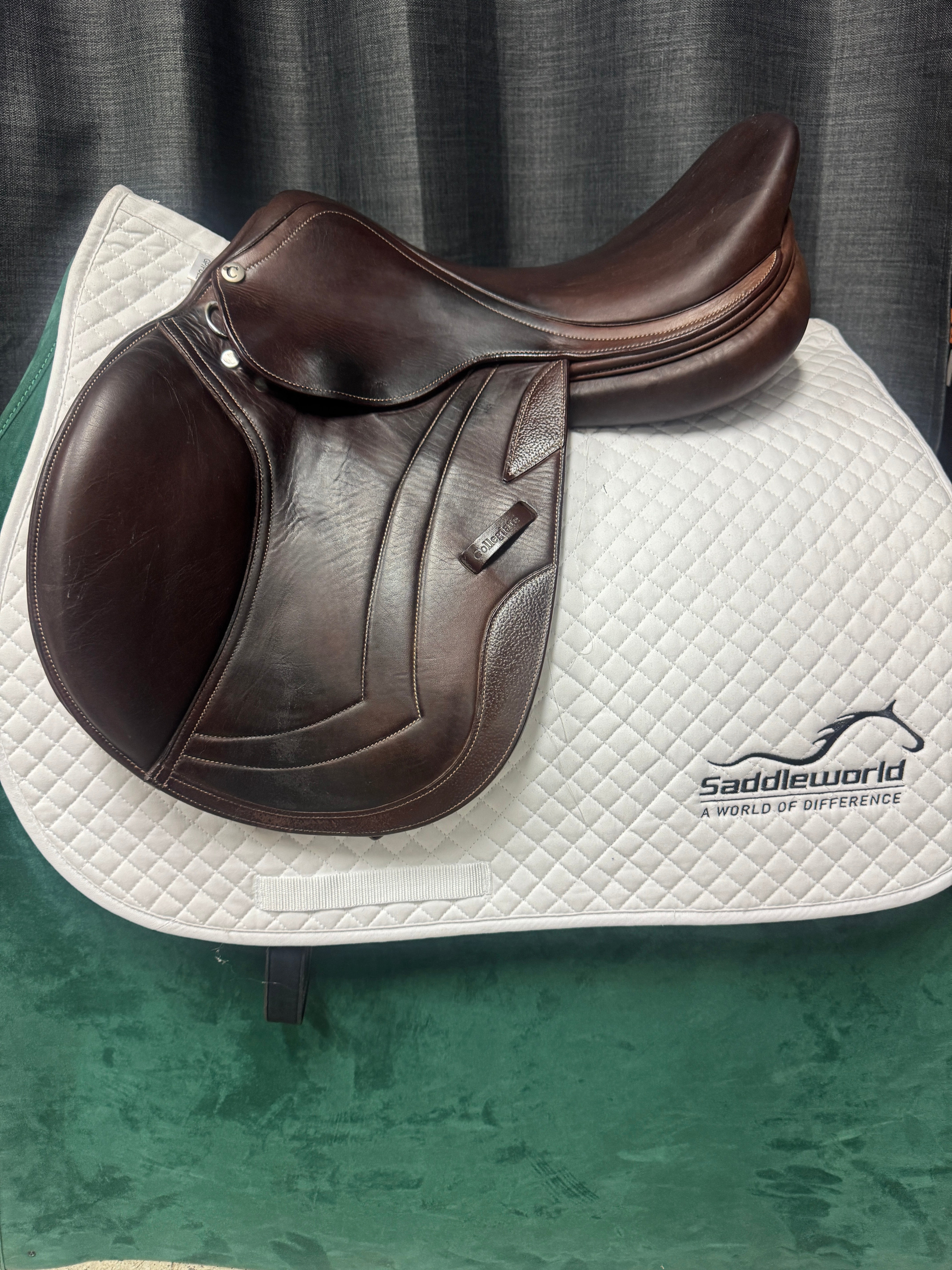 Pre-loved Collegiate Astute Close Contact Jump Saddle 17"
