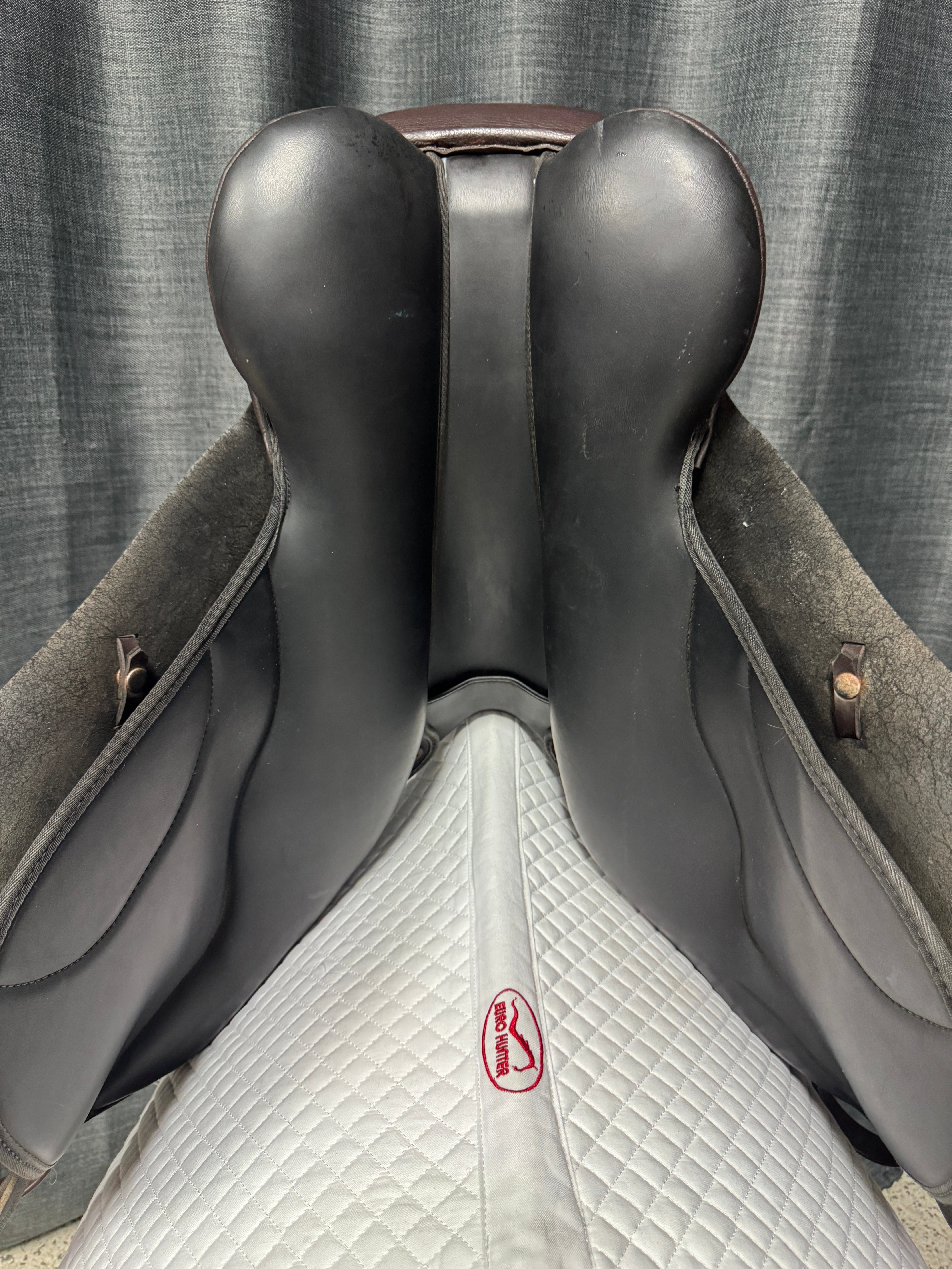 Pre-loved Thorowgood T6 Robert Whittaker Jump 17.5"