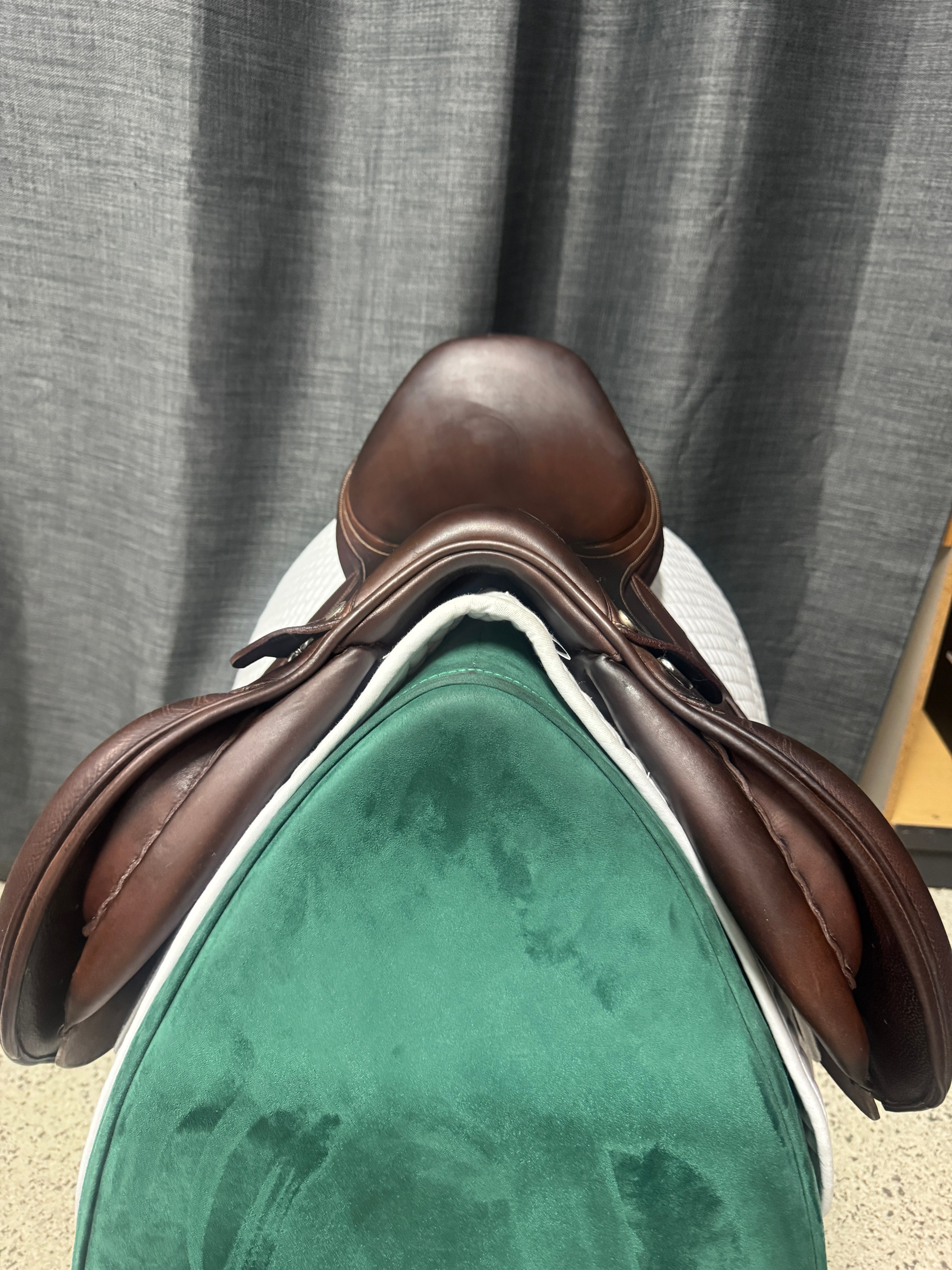 Pre-loved Collegiate Astute Close Contact Jump Saddle 17"