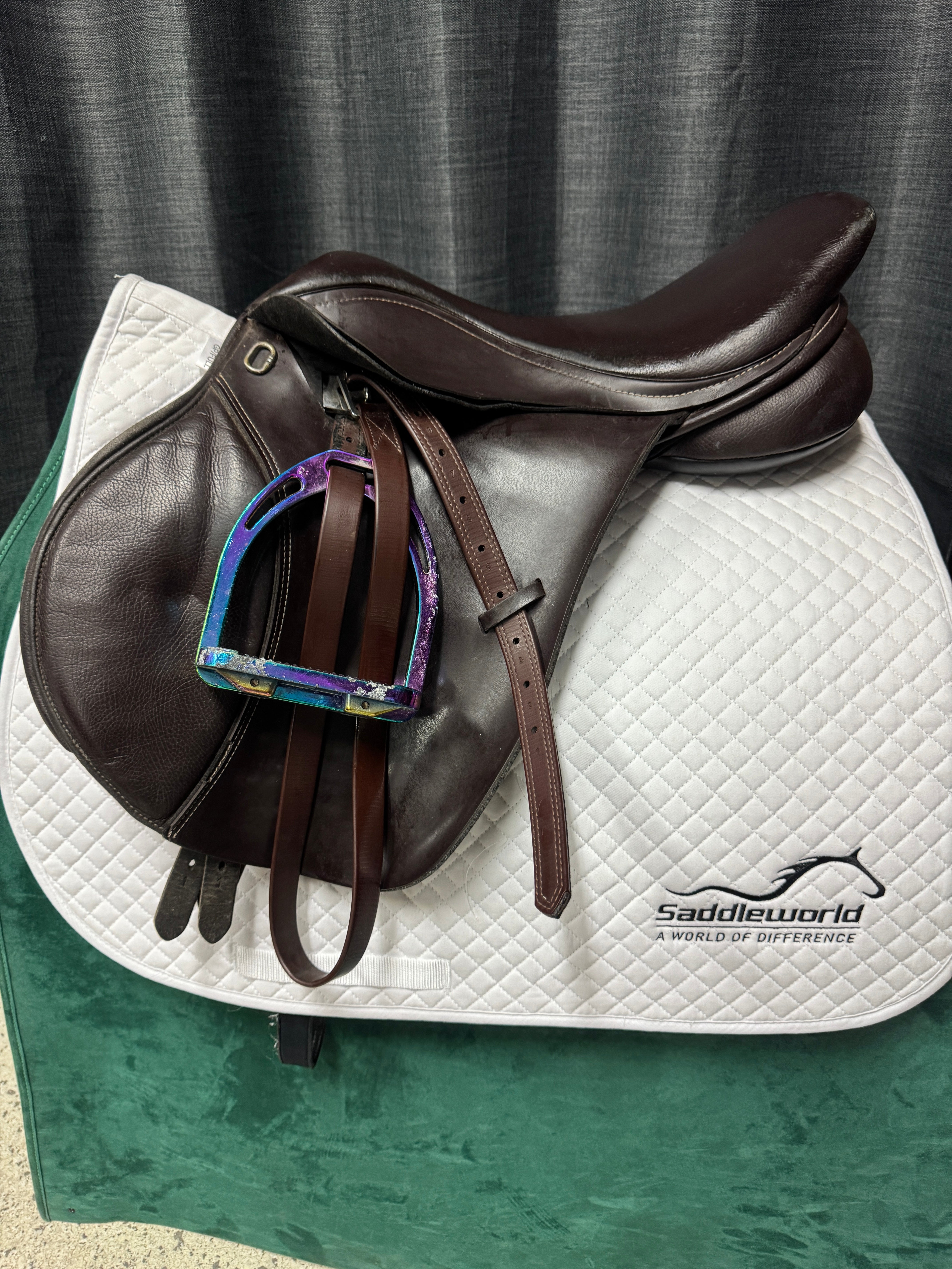 Pre-loved Thorowgood T6 Robert Whittaker Jump 17.5"