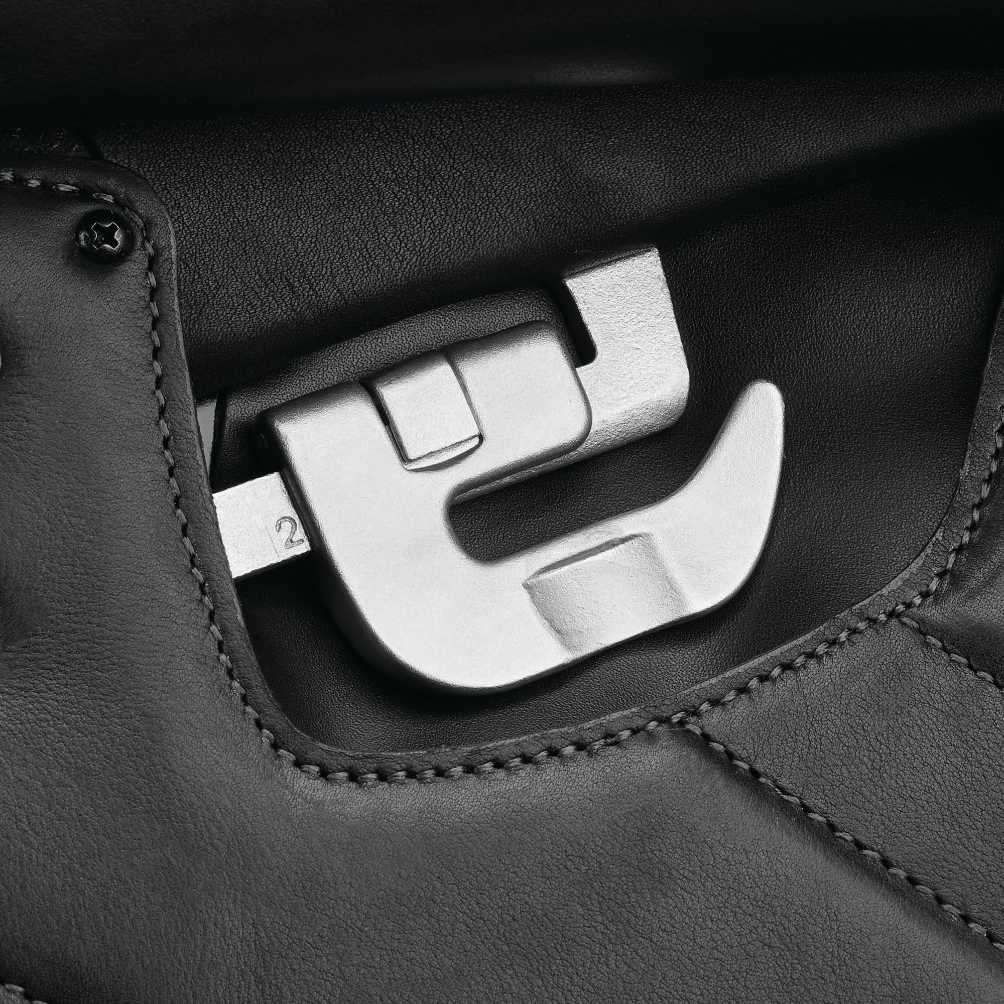 Bates Apex Jump Saddle