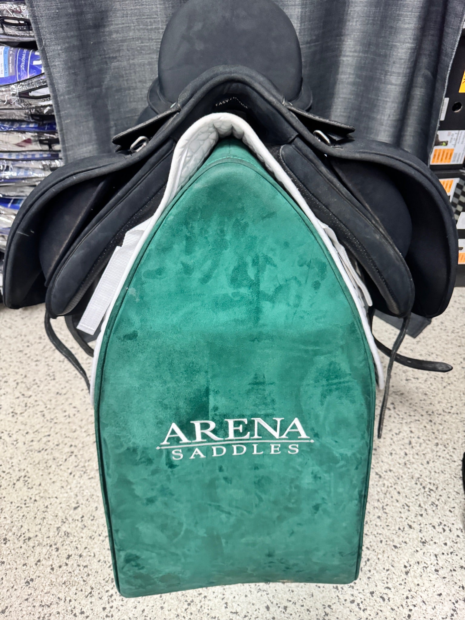 Pre-Loved 2018 Wintec Isabell Dressage 17"