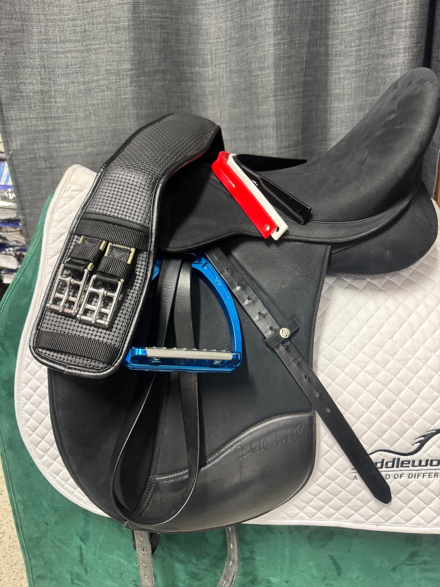 Pre-Loved 2018 Wintec Isabell Dressage 17"