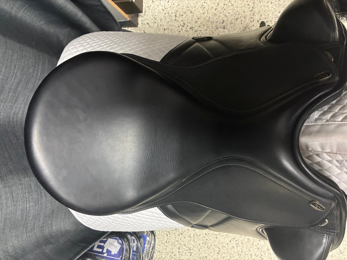Pre-Loved PDS Carl Hester Grande
